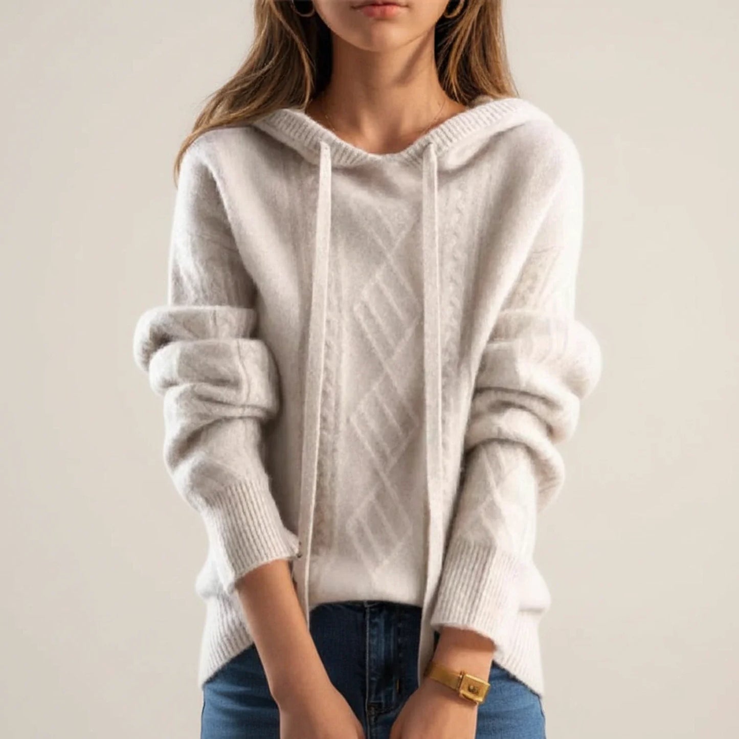 Behagelig kabelstrikket sweater med hætte til damer