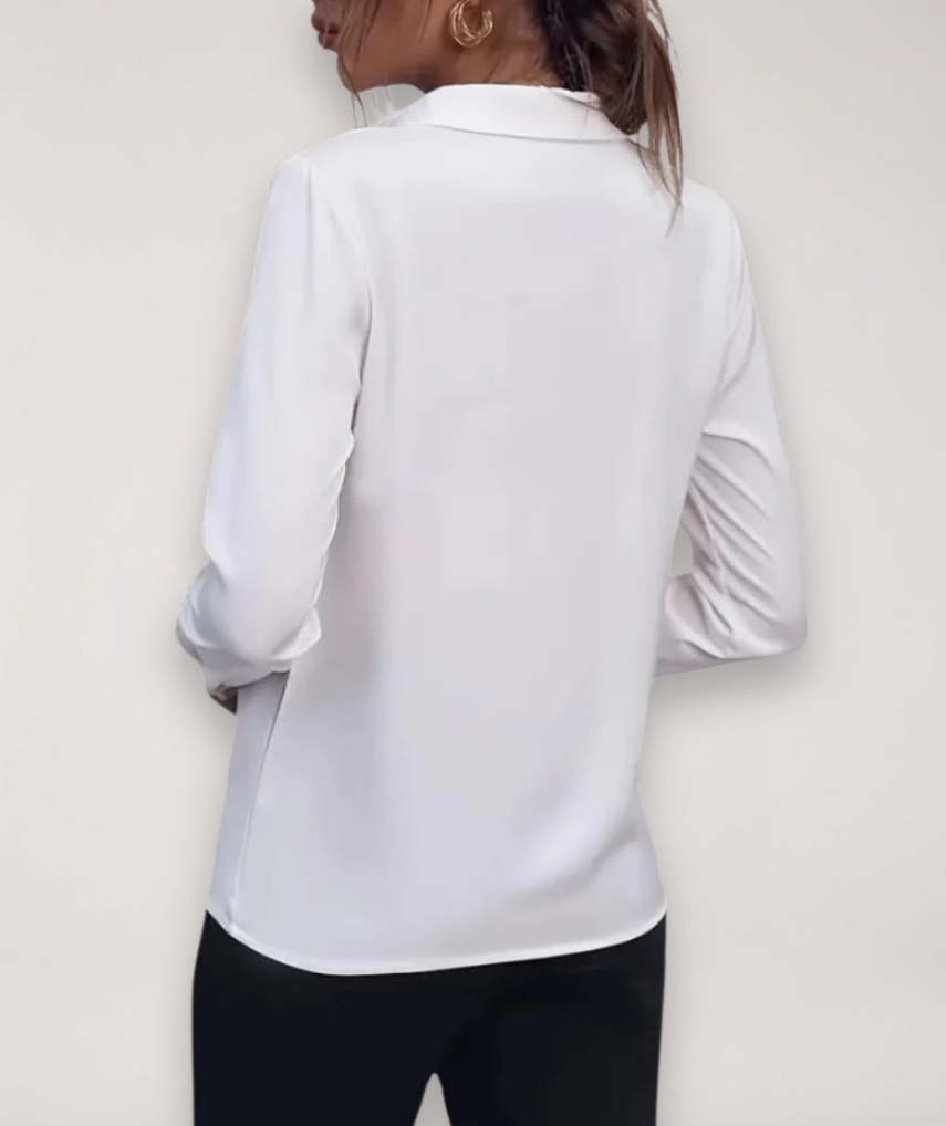 Damebluse med lange ærmer og knapper