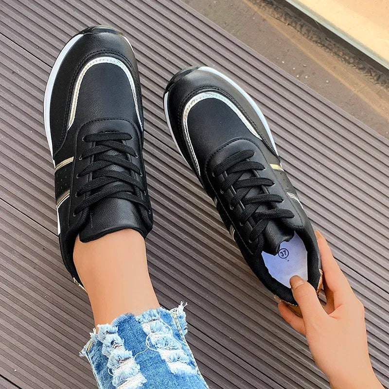 Damesneakers med snørebånd - Colorblock