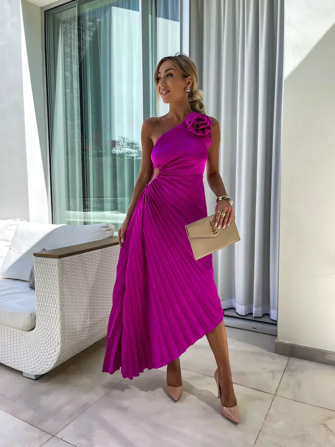 Plisseret one-shoulder midikjole til damer