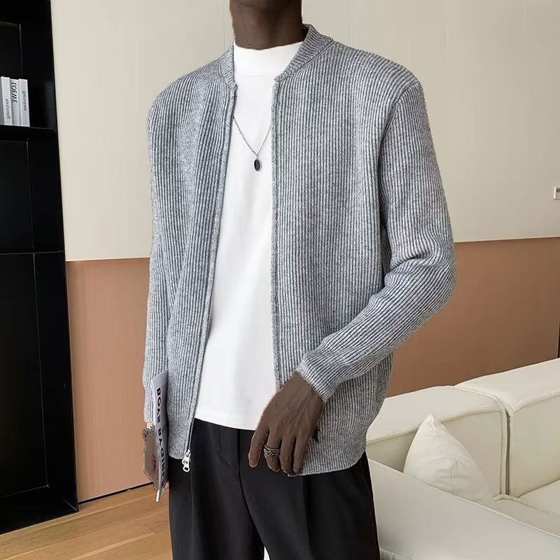 Ribstrikket herresweater med lynlås