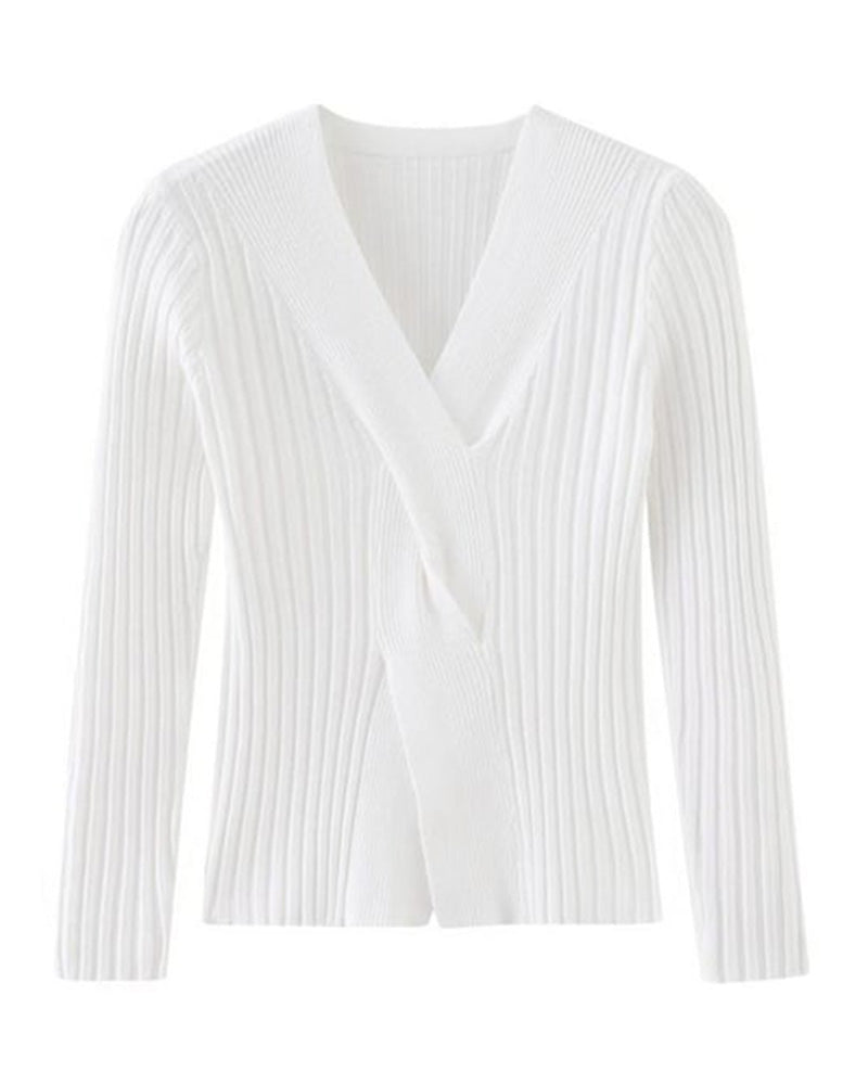 Ribstrikket V-hals sweater med twist foran til damer