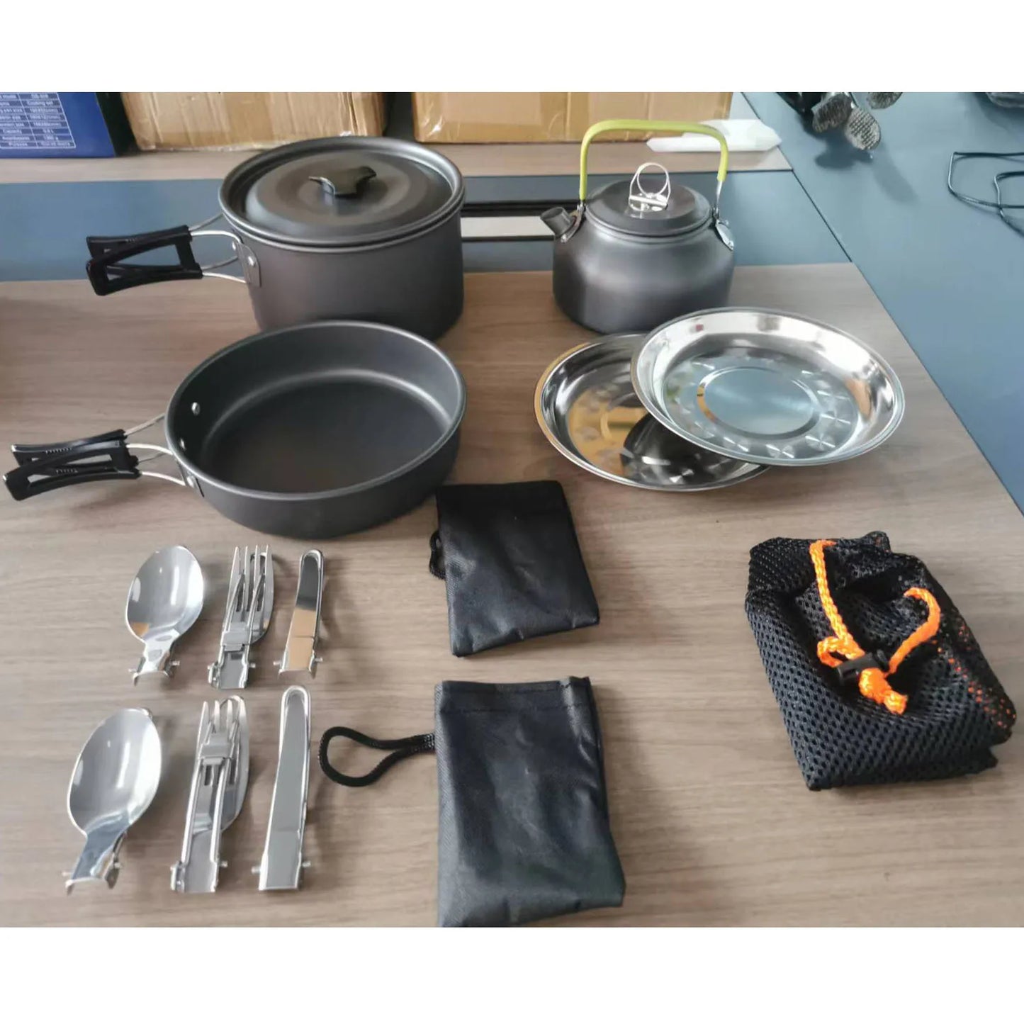 17-Delt campingkogesæt og service