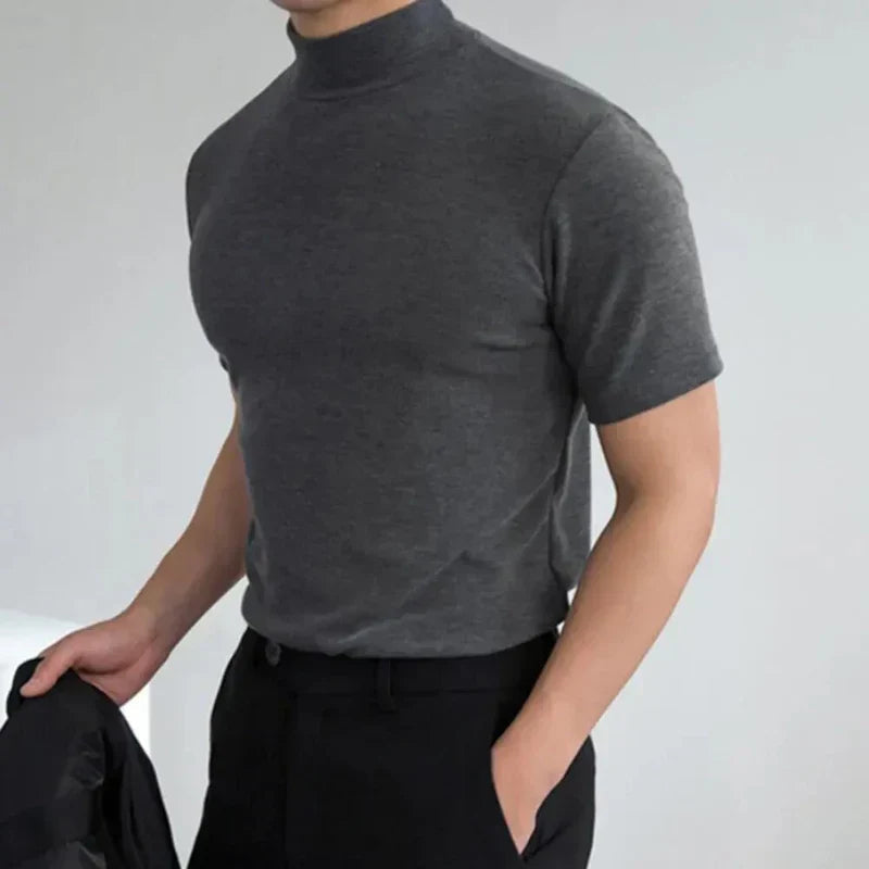 Afslappet herre-t-shirt med høj hals til hverdagsbrug