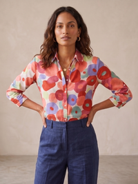 Blomstret gennemknappet damebluse