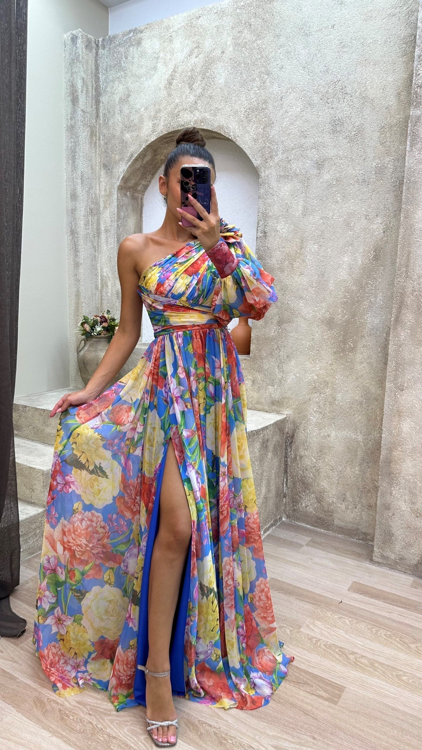 Blomstret one-shoulder maxikjole til damer