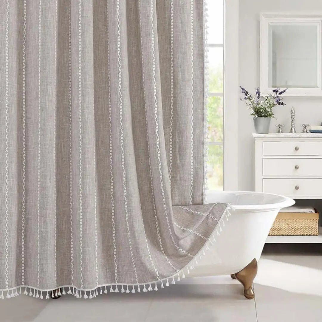 Bohemisk badeforhæng i hør med kvaster og vandtæt design