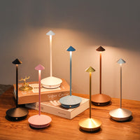 Bordlampe | Trådløs frihed | Touch-dæmper, USB-opladning