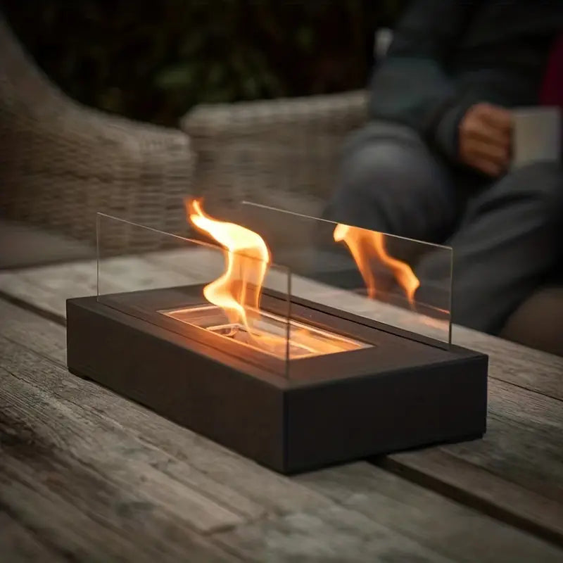 Bordslampe og bioethanol-bordpejs i moderne design
