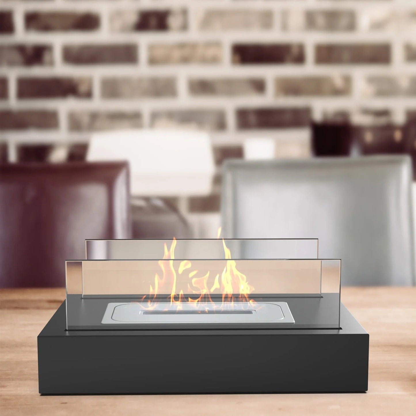 Bordslampe og bioethanol-bordpejs i moderne design