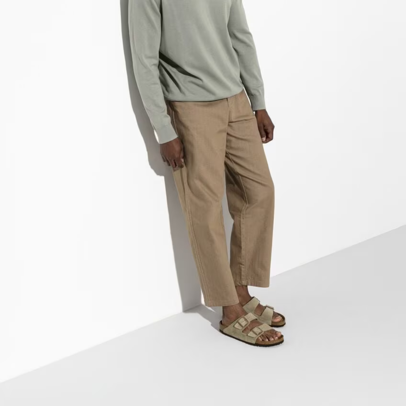 Casual sandaler i taupe ruskind med blød anatomisk fodseng