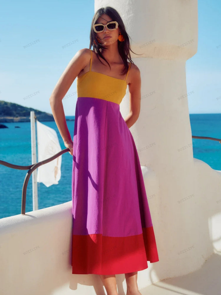Chic colorblock-kjole med spaghettistropper til sommerlig elegance