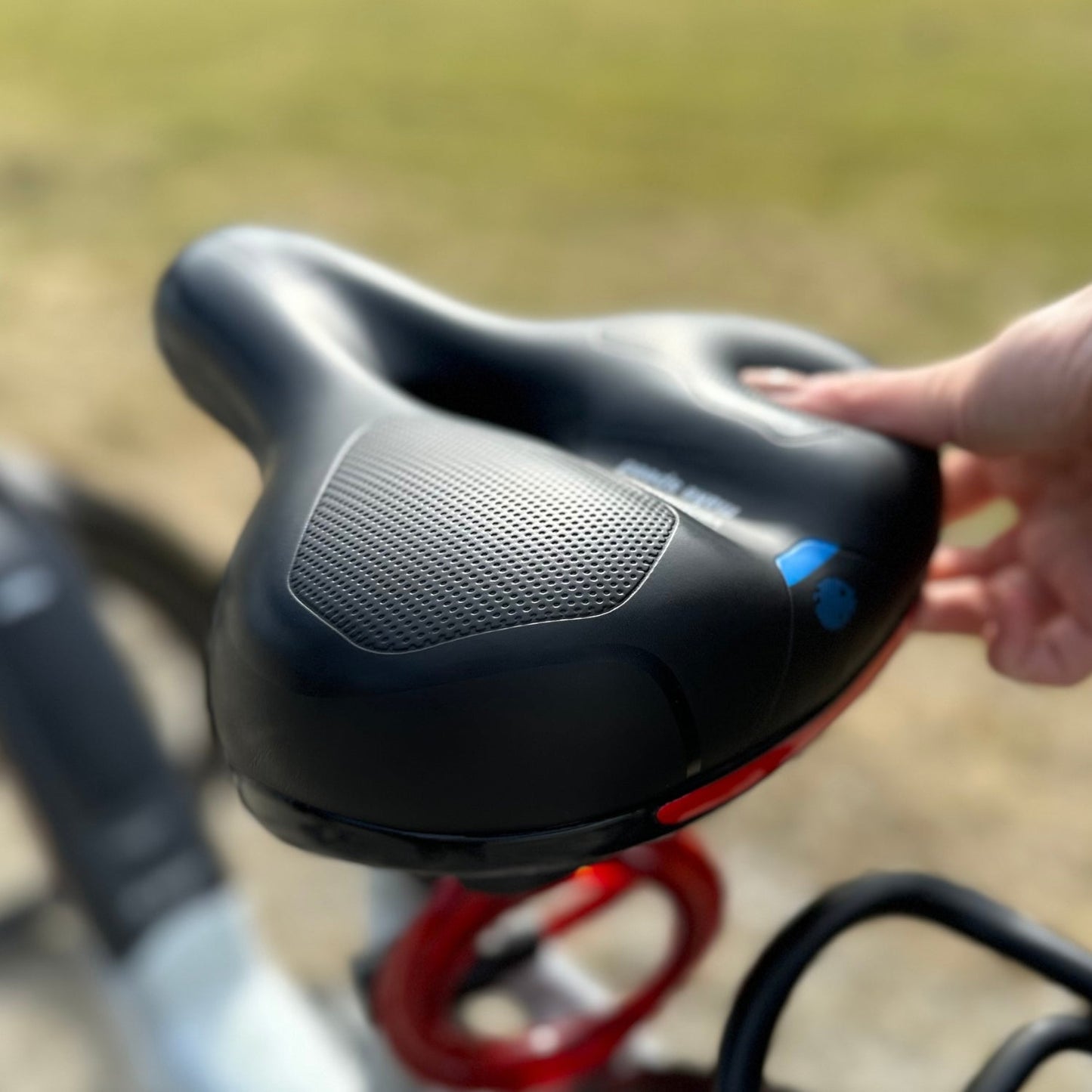 CloudComfort Pro cykelsadel | Trykaflastende memoryskum | Sort