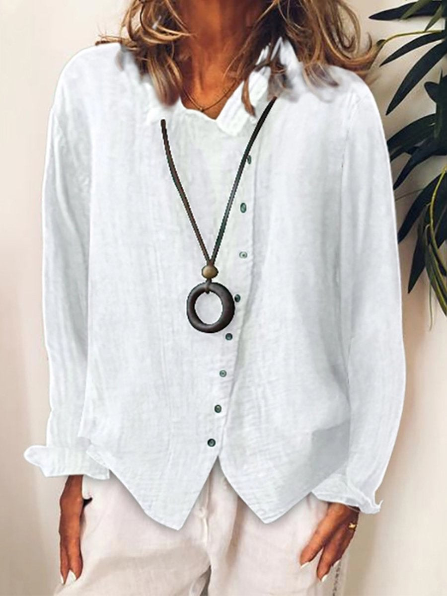 Damebluse med knapper og faldende krave