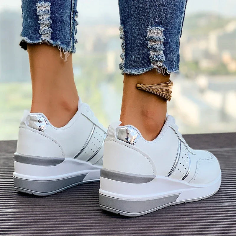 Damesneakers med snørebånd - Colorblock