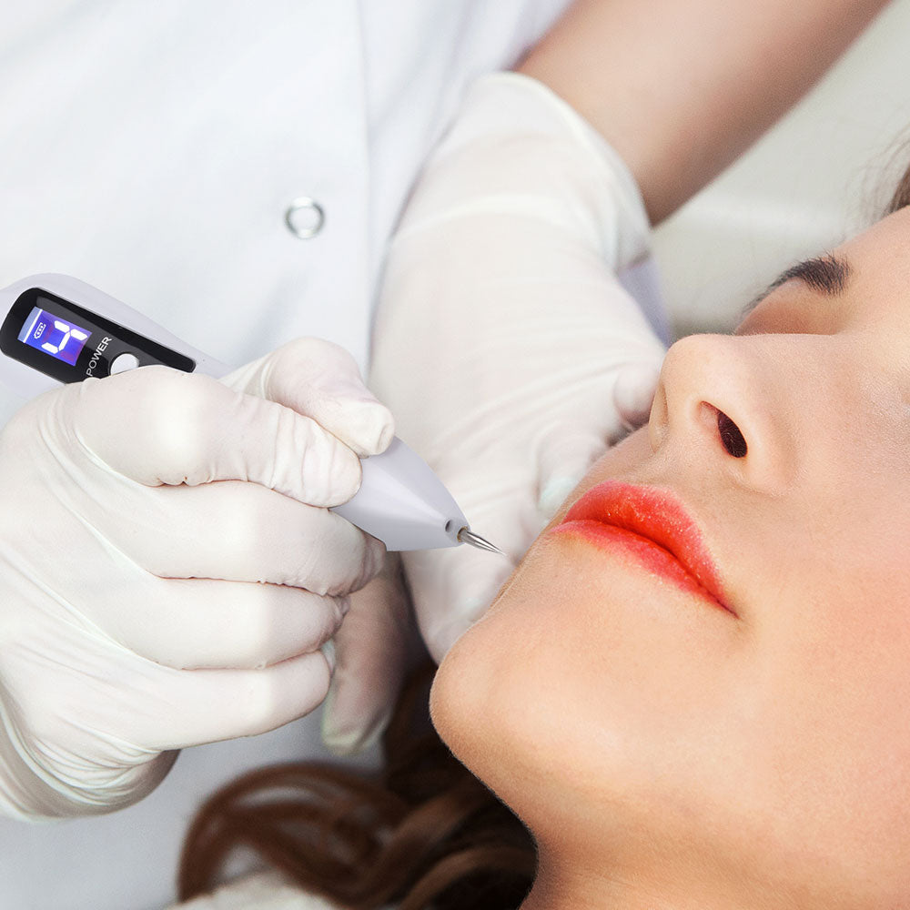 Dermatologisk pletfjernerpen mod ujævnheder i huden