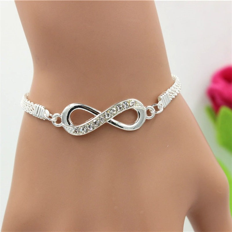 Elegant armbånd med uendelighedssymbol