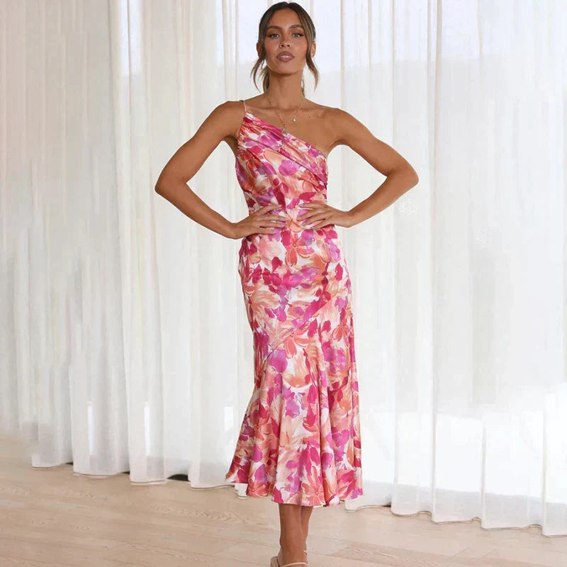 Elegant asymmetrisk blomstret midikjole til enhver lejlighed