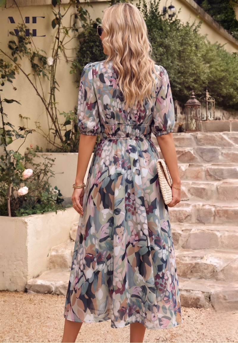 Elegant blomstret midikjole med pufærmer