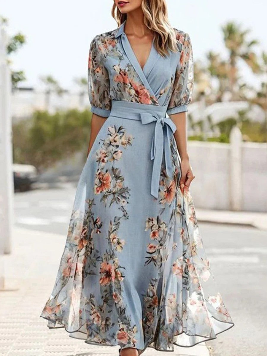 Elegant blomstret slå-om-maxikjole