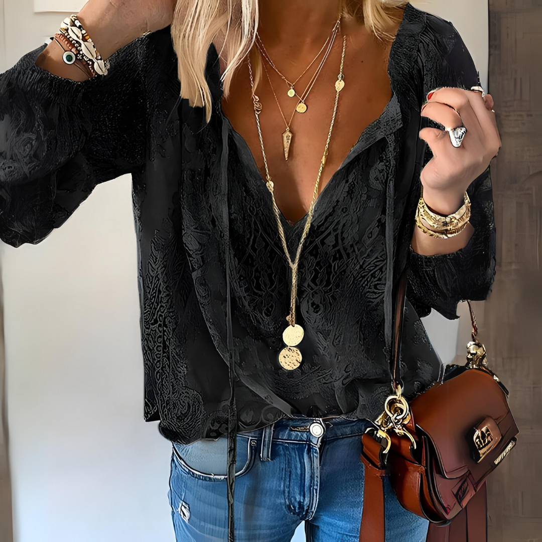 Elegant boho-bluse med cutout-halsudskæring