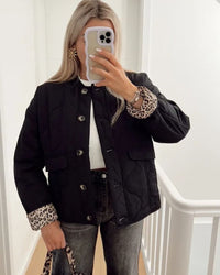 Elegant jakke med leopardfor - Chic & moderne