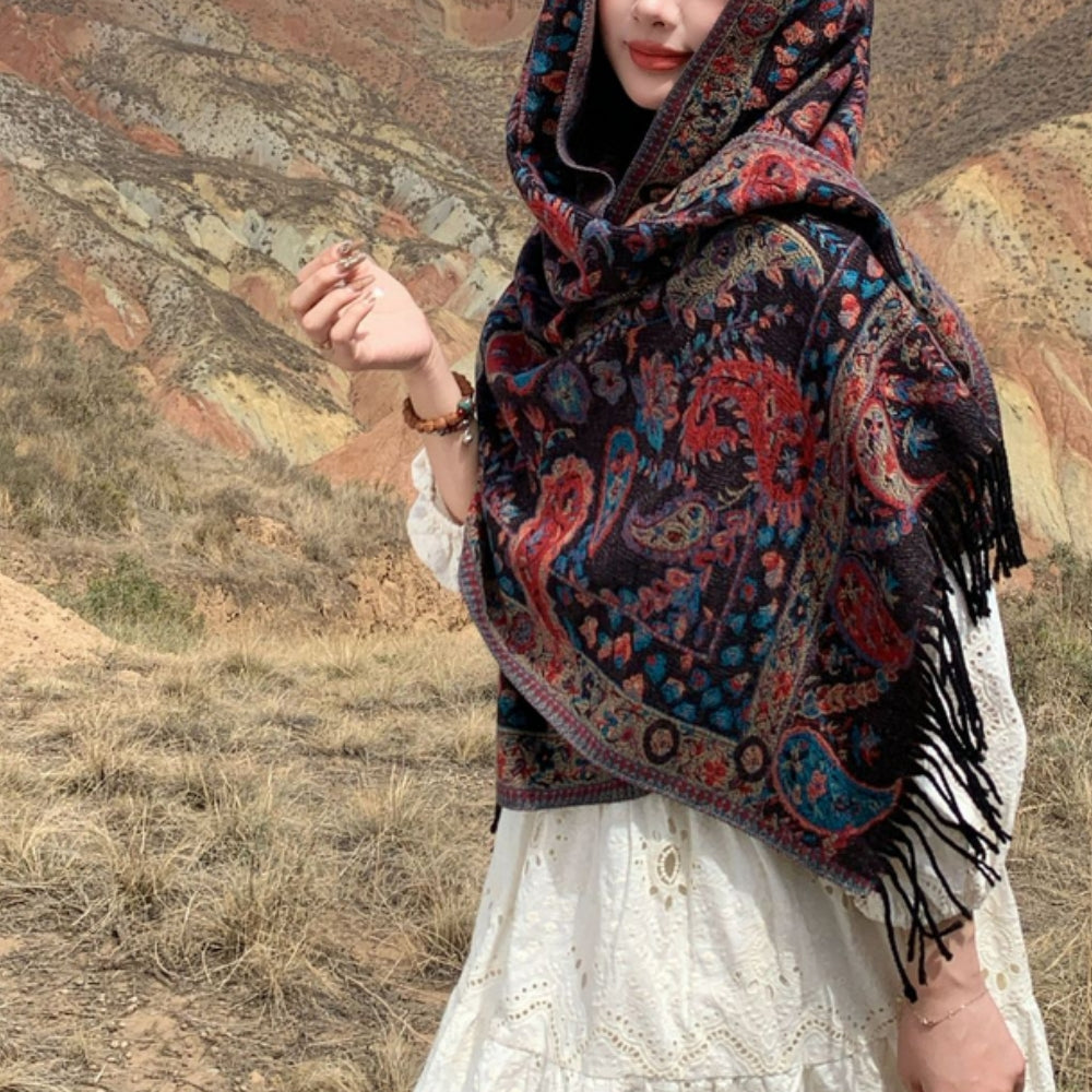Elegant vinterponchosjal med paisleymønster