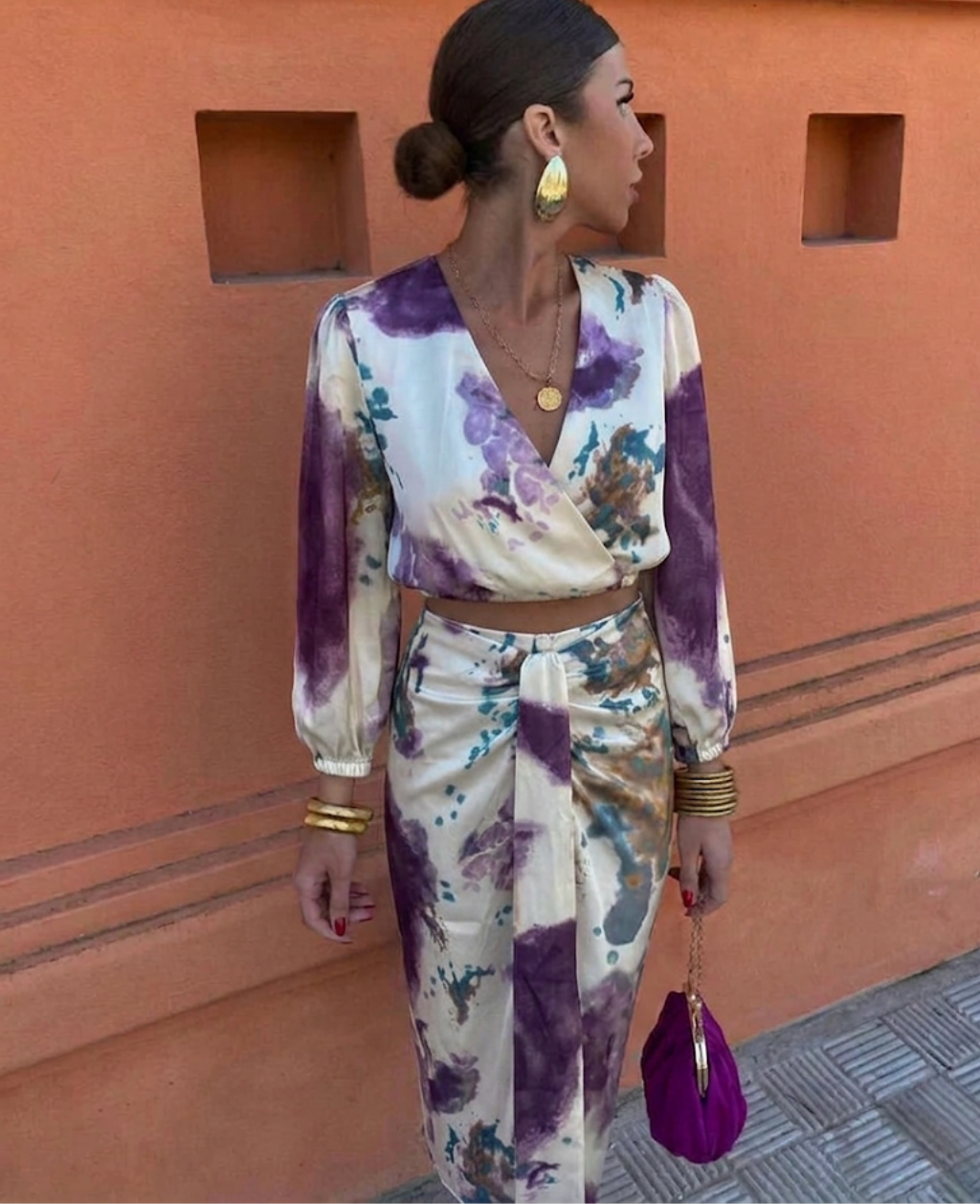 Elegantsommersæt med bluse og nederdel