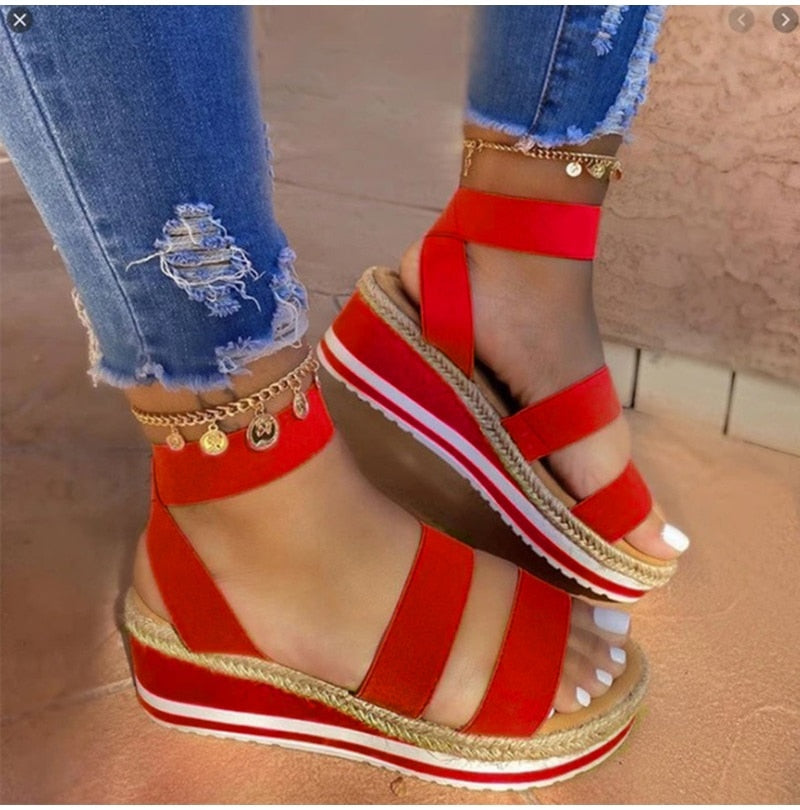 Espadrille-kilesandaler til damer med åben tå og krydsede remme