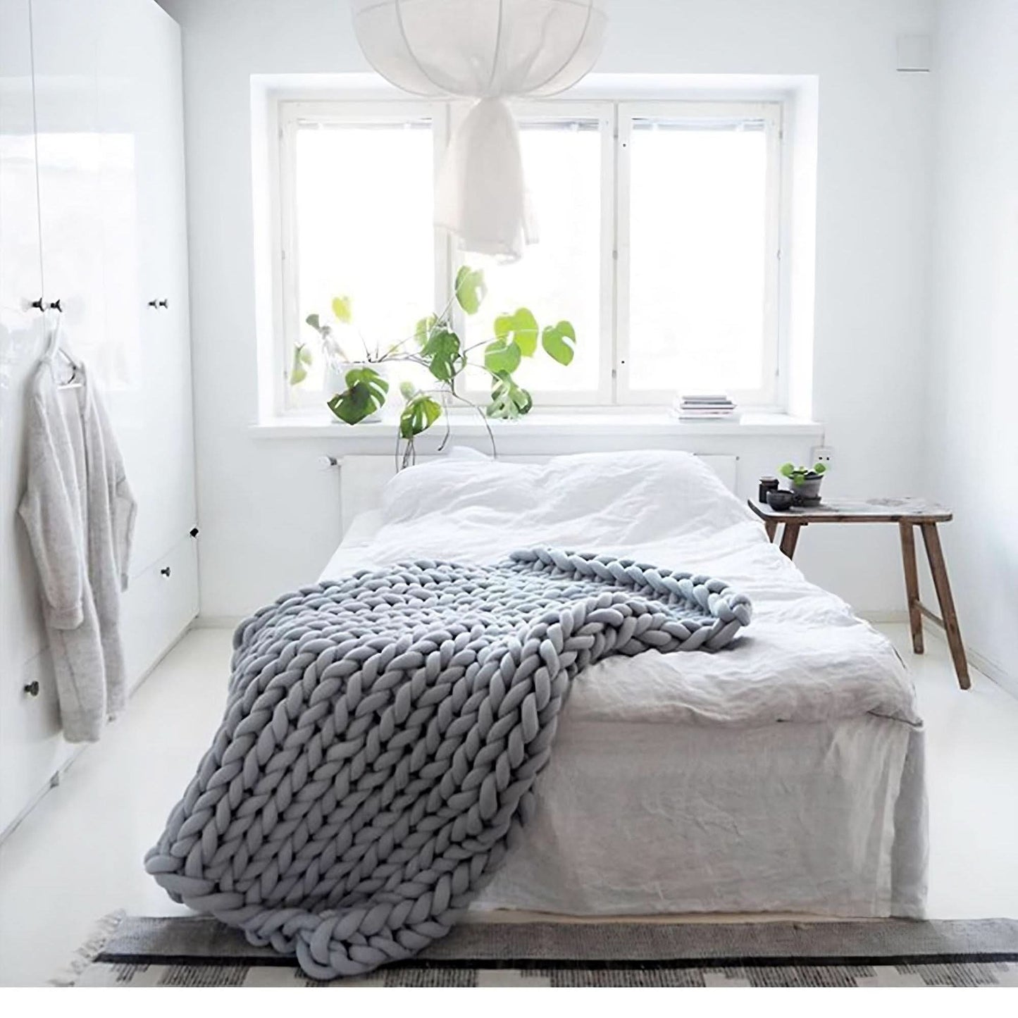 Grovstrikket plaid til sofa eller seng