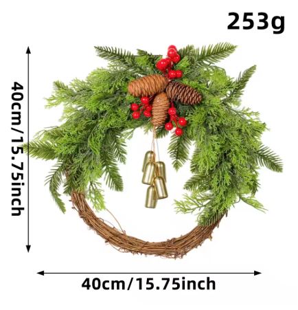 Håndlavet boheme-vinterkrans med klokker, grankogler og bær | 43 cm | Indendørs/udendørs