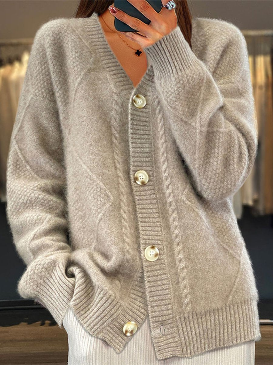 Kabelstrikket cardigan med V-hals til damer