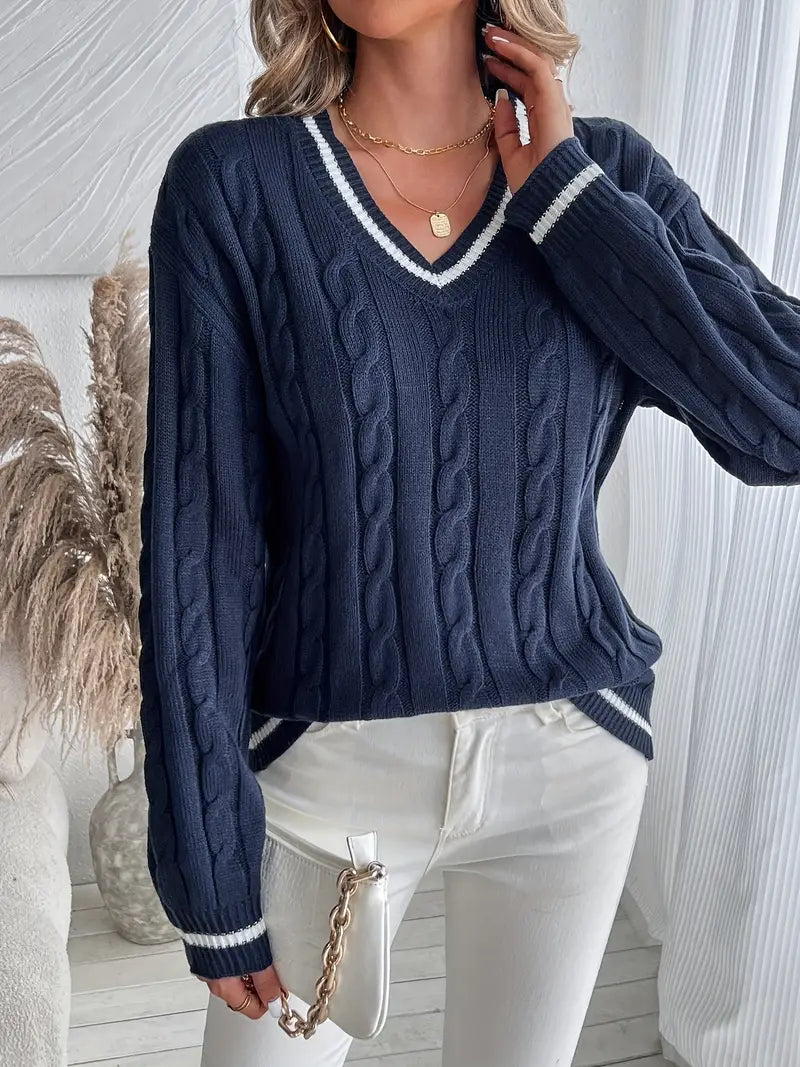 Kabelstrikket sweater med V-hals til damer