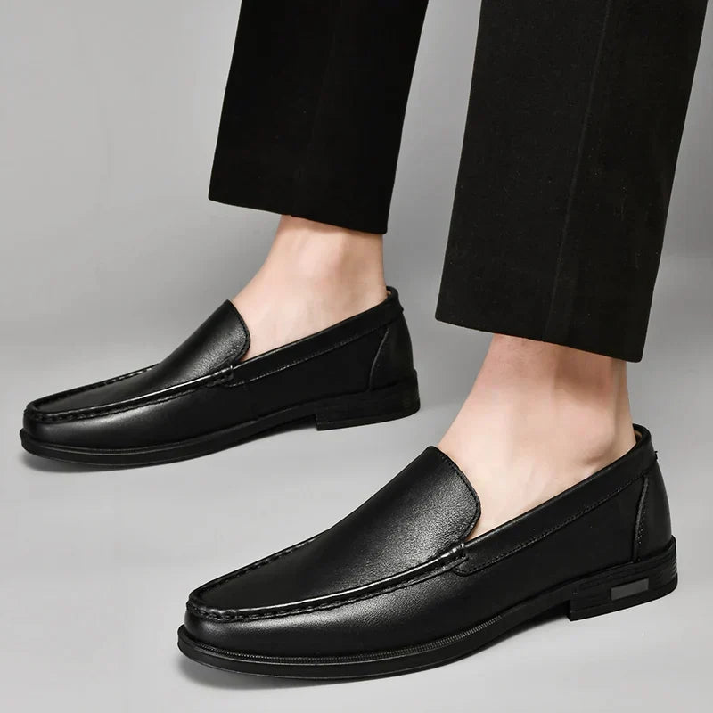 Klassiske slip-on loafers for stil og komfort