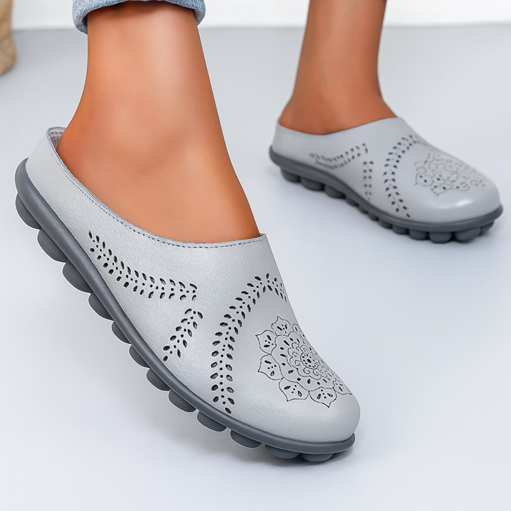 Komfortable udskårne slip-on-sandaler