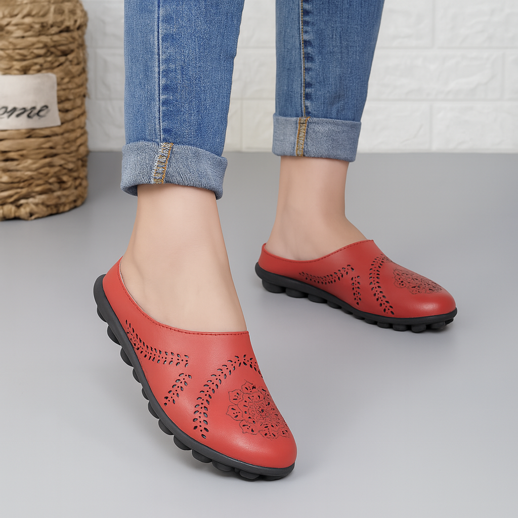 Komfortable udskårne slip-on-sandaler