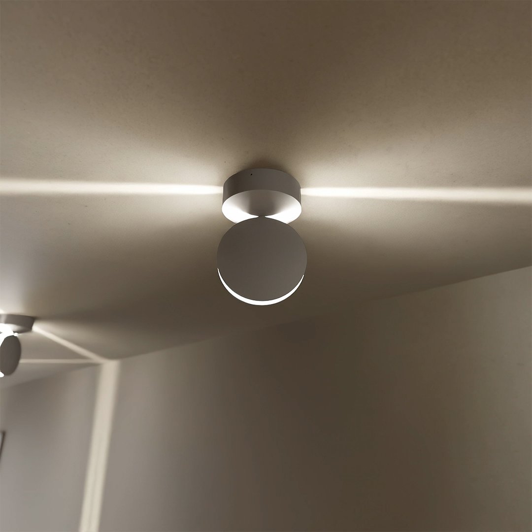 LED-væglampe med farveskiftende design