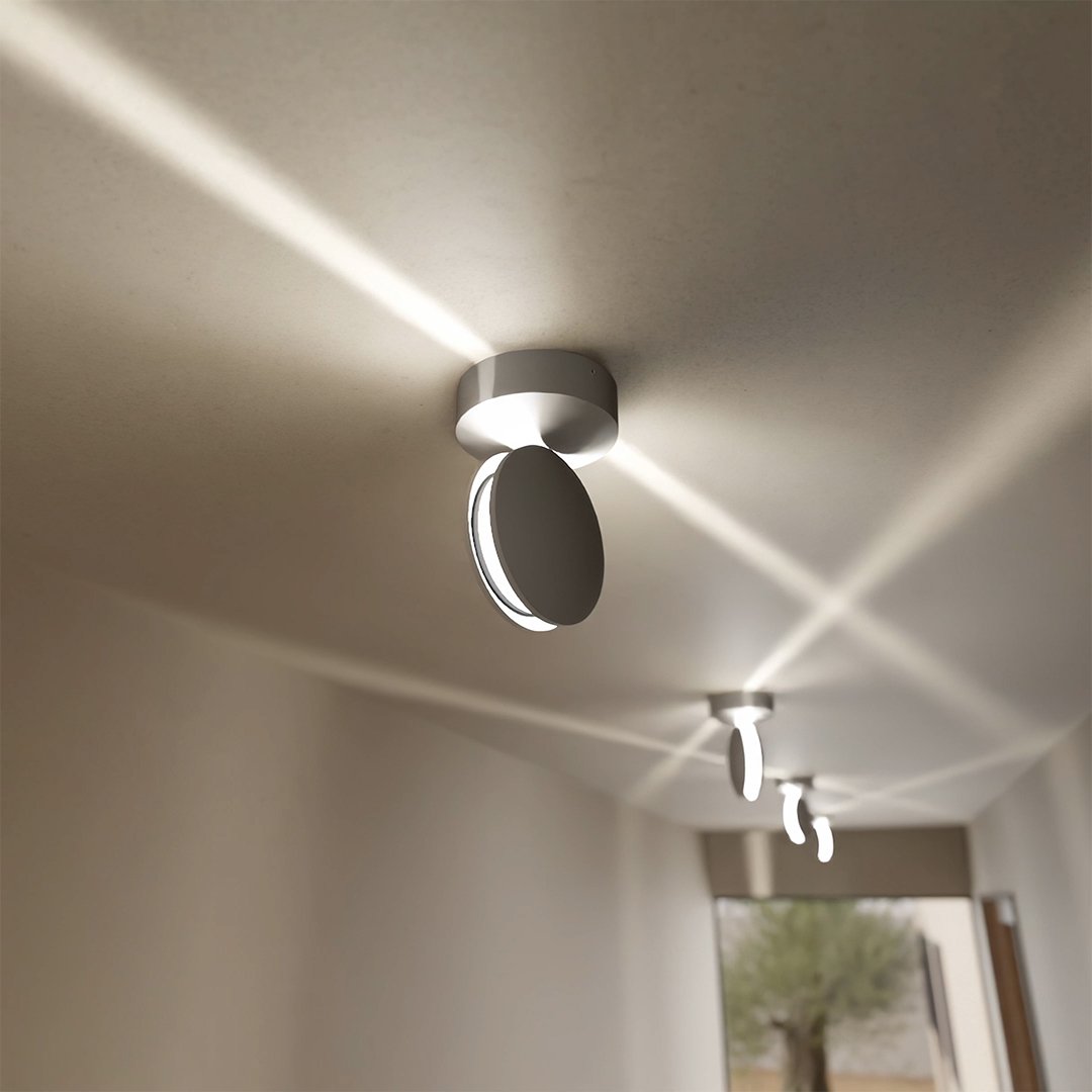 LED-væglampe med farveskiftende design