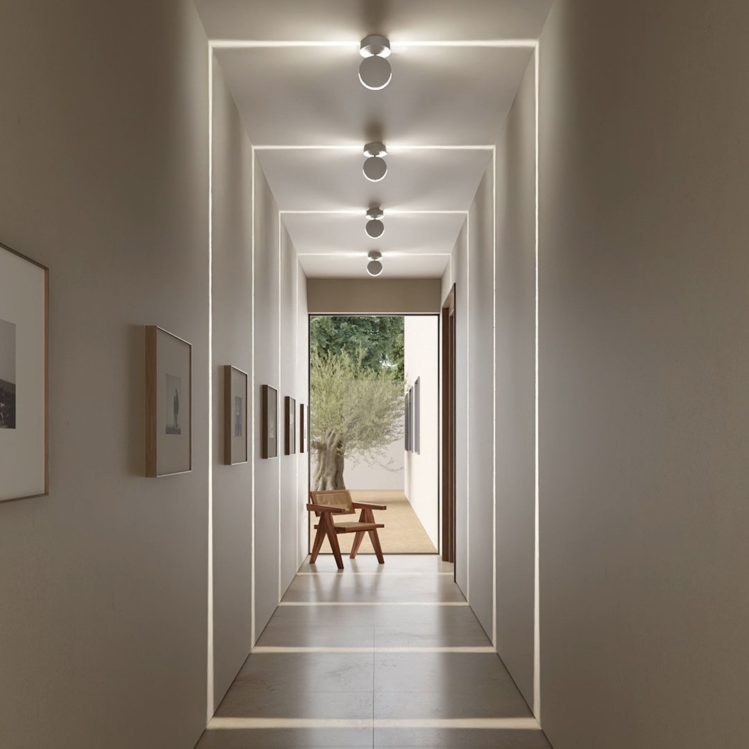 LED-væglampe med farveskiftende design