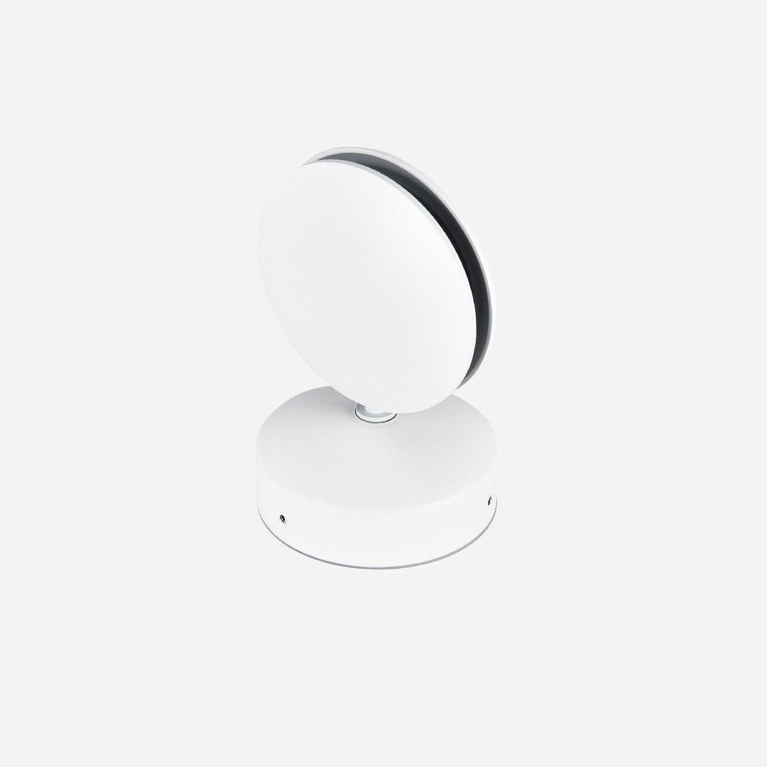 LED-væglampe med farveskiftende design