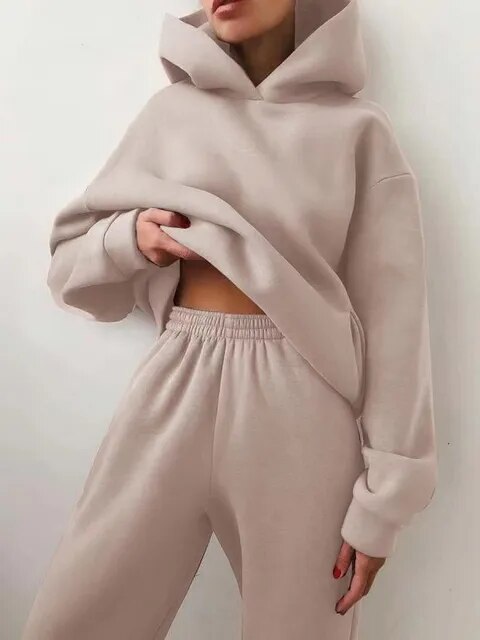 Loungewearsæt til damer med hættetrøje og sweatpants i afslappet pasform