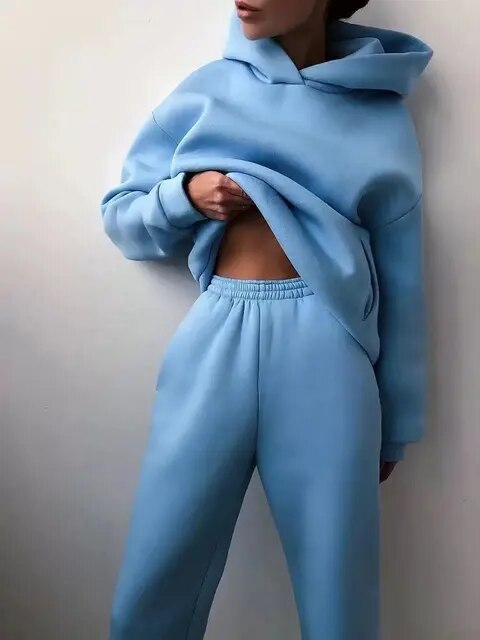 Loungewearsæt til damer med hættetrøje og sweatpants i afslappet pasform