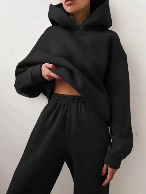 Loungewearsæt til damer med hættetrøje og sweatpants i afslappet pasform