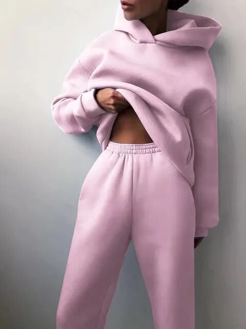 Loungewearsæt til damer med hættetrøje og sweatpants i afslappet pasform
