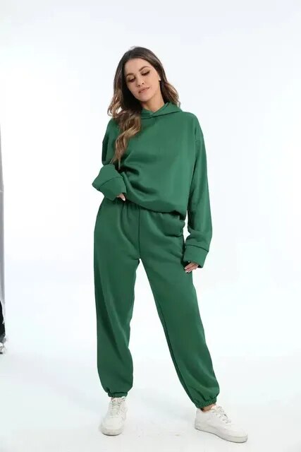Loungewearsæt til damer med hættetrøje og sweatpants i afslappet pasform