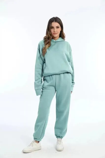 Loungewearsæt til damer med hættetrøje og sweatpants i afslappet pasform
