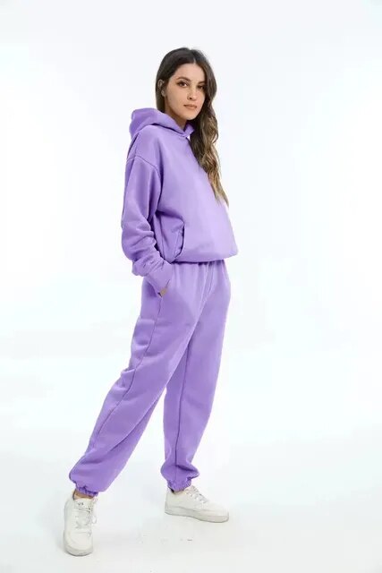 Loungewearsæt til damer med hættetrøje og sweatpants i afslappet pasform