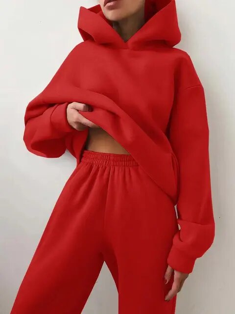 Loungewearsæt til damer med hættetrøje og sweatpants i afslappet pasform