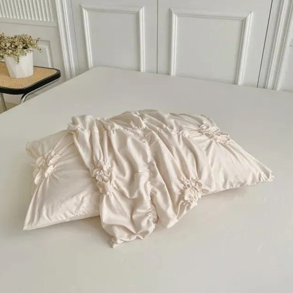 Luksuriøst dynebetræksæt med pinch pleat-design