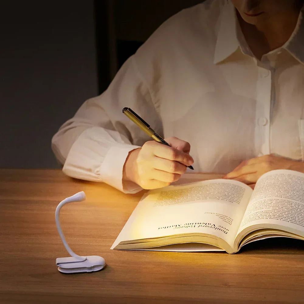 Mini-boglampe - Bærbart clip-on natlys med USB-opladning, dæmpbar LED til soveværelse, øjenbeskyttelse og camping - 360° flip-clip-boglampe